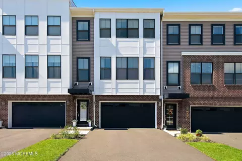 94 Bataan Ave, Tinton Falls, NJ 07724