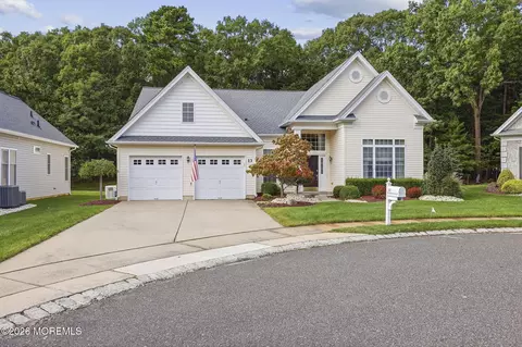 13 Caufield Ct, Freehold, NJ 07728