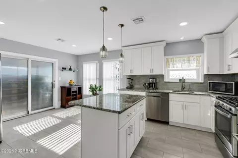 2 Liberta Dr, Toms River, NJ 08757