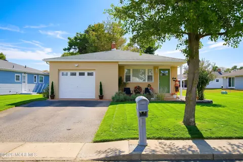 4 Tavernier St, Toms River, NJ 08757