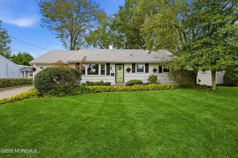 72 W Wilson Cir, Red Bank, NJ 07701