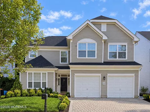 32 Baltusrol Dr, Manalapan, NJ 07726