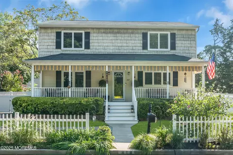 818 Arthur Dr, Red Bank, NJ 07701