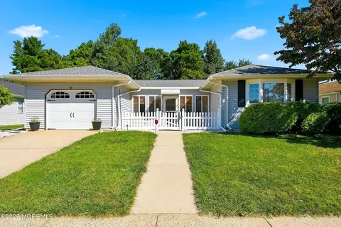 6 Pechanga St, Toms River, NJ 08757