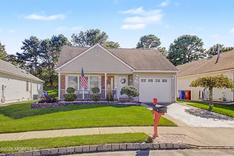 70 Canterbury Ln, Toms River, NJ 08757
