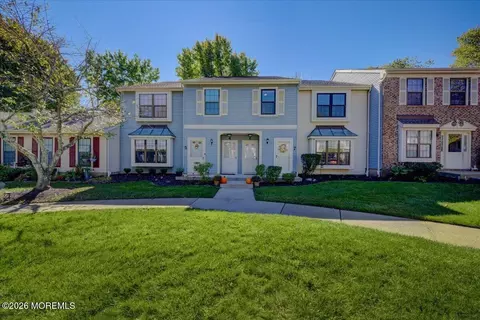 8 Deptford Ct #6, Freehold, NJ 07728