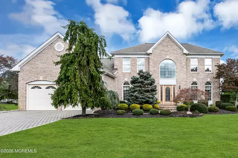 6 Nicklaus Ln, Farmingdale, NJ 07727