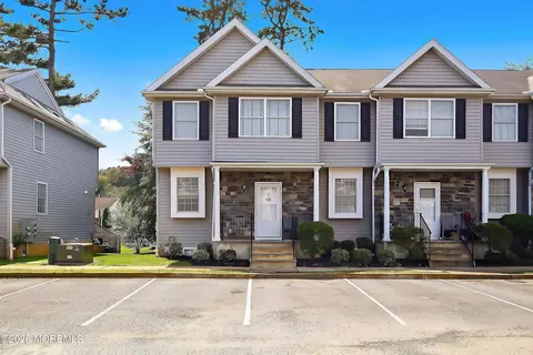 10 Rivka Ln, Lakewood, NJ 08701