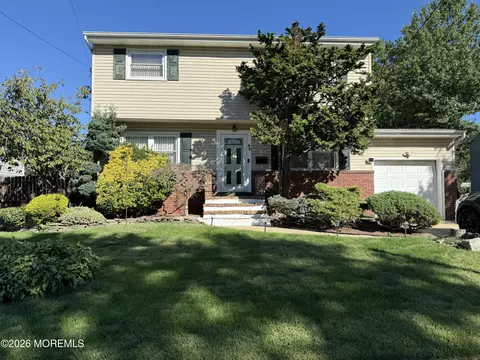 42 Dartmouth Dr, Hazlet, NJ 07730