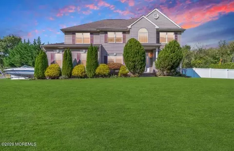 40 Outlook Ln, Freehold, NJ 07728
