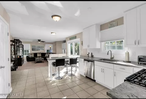 Kitchen - 565 Mark Dr #DR, Brick, NJ 08723 photo 3 of 3