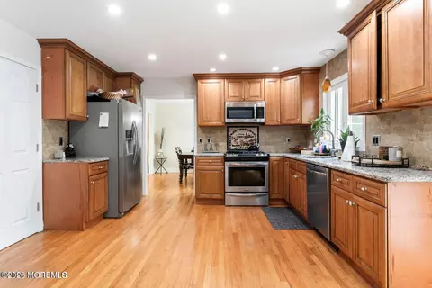 Kitchen - 369 Frank Applegate Rd, Jackson, NJ 08527 photo 2 of 2