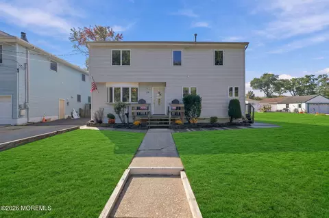 24 Sixth St, Keansburg, NJ 07734