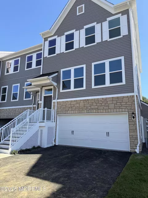 304 Shore Ct, Marlboro, NJ 07746