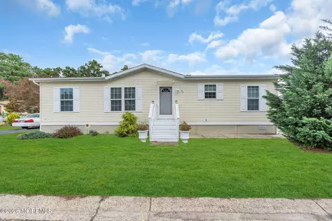 47 Kingfisher Way, Whiting, NJ 08759