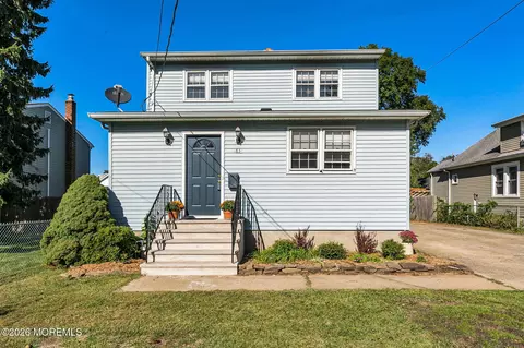83 Union Ave, Belford, NJ 07718