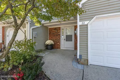 22 Oak Ln, Eatontown, NJ 07724