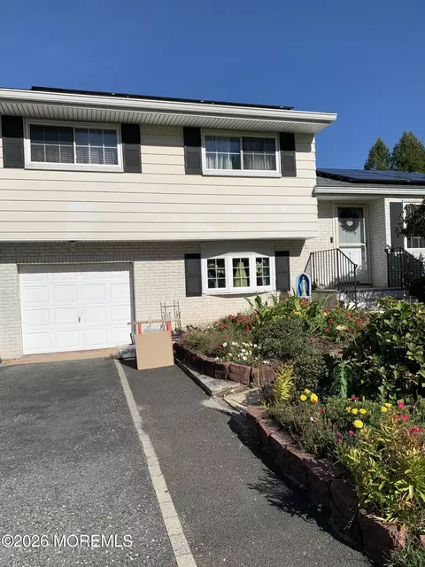 916 Green Grove Rd, Tinton Falls, NJ 07753