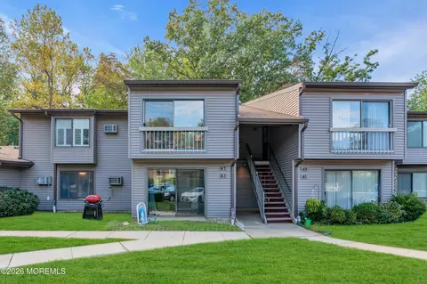 43 Lexington Ct, Red Bank, NJ 07701