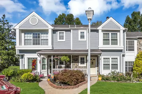 19 Jodhpur Ct, Tinton Falls, NJ 07753