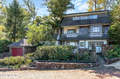 7 Hillside Rd, Atlantic Highlands, NJ 07716