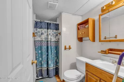 Bath - 29 Antonia Dr, Jackson, NJ 08527 photo 1 of 2