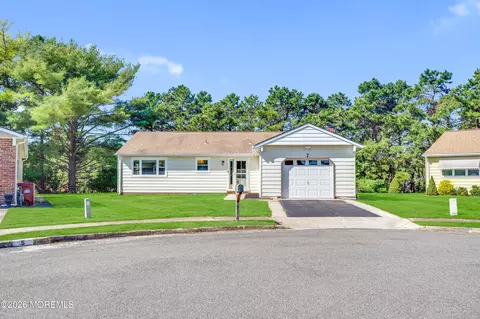 7 San Carlos Ct, Toms River, NJ 08757