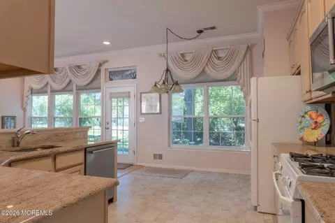 50 Summerwinds Dr, Lakewood, NJ 08701