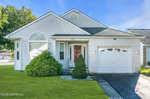 132 Chesterfield Ln, Toms River, NJ 08757