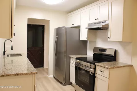 7 Pine Cluster Cir #J, Manalapan, NJ 07726