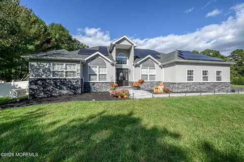 14 Lauren Ln, New Egypt, NJ 08533