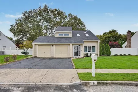 6 Scarlet Ln, Howell, NJ 07731