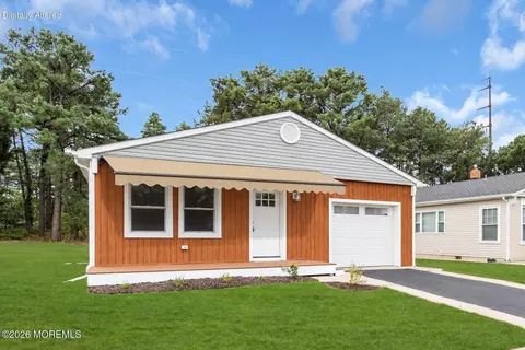 85 San Carlos St, Toms River, NJ 08757