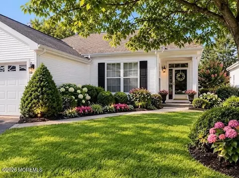 17 Greensprings Dr, Lakewood, NJ 08701