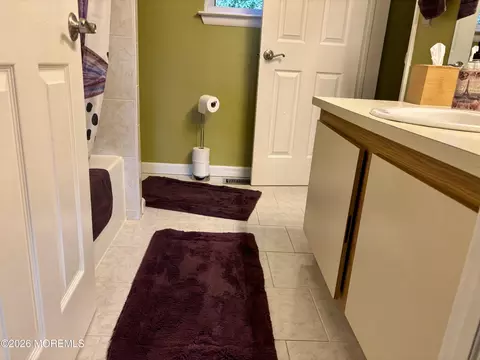 Bath - 401 Geranium Ct, Jackson, NJ 08527 photo 2 of 3