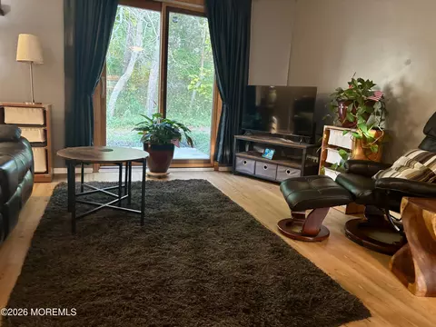 Living - 401 Geranium Ct, Jackson, NJ 08527 photo 2 of 2