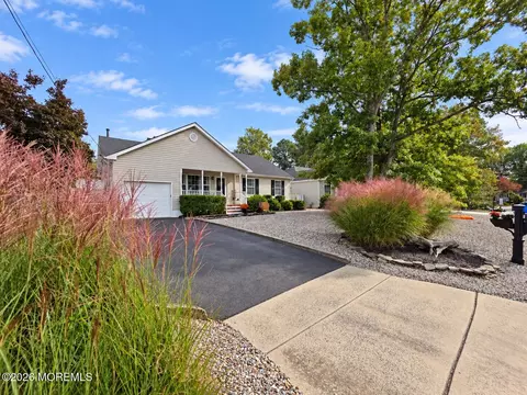 131 Bosun Ave, Manahawkin, NJ 08050