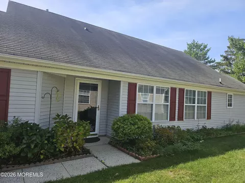 6 Rosewood Dr, Lakewood, NJ 08701
