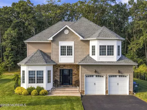 5 Sarah Ln, Eatontown, NJ 07724