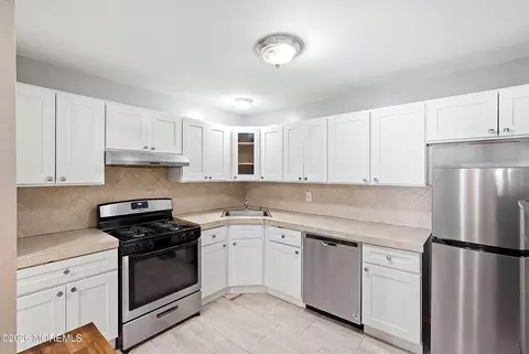 711 Zlotkin Cir #6, Freehold, NJ 07728