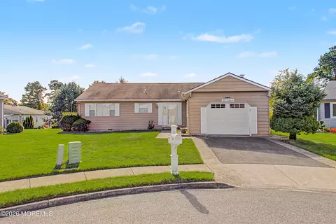 17 Jobson Ct, Toms River, NJ 08757