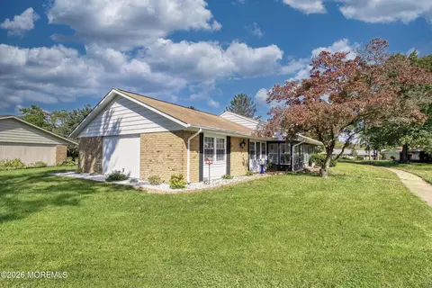 7 Yorkshire Ct # A, Manchester, NJ 08759