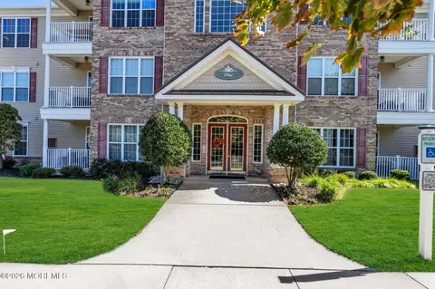 122 Sophee Ln, Lakewood, NJ 08701