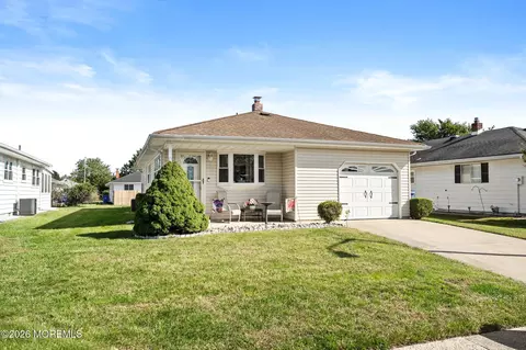 30 Bonaire Dr, Toms River, NJ 08757