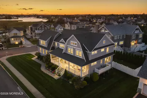 19 Johnson St, Monmouth Beach, NJ 07750
