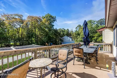 Exterior - 303 W Commodore Blvd, Jackson, NJ 08527 photo 2 of 7