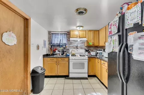 Kitchen - 303 W Commodore Blvd, Jackson, NJ 08527 photo 5 of 6