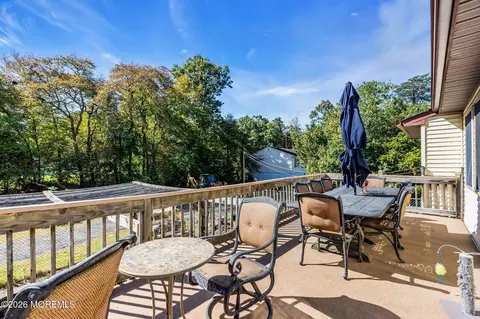 Exterior - 303 W Commodore Blvd, Jackson, NJ 08527 photo 3 of 7