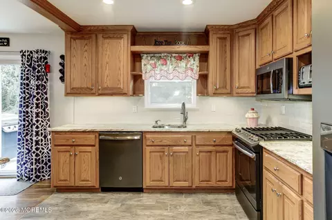 Kitchen - 44 E Connecticut Concourse, Jackson, NJ 08527 photo 2 of 2