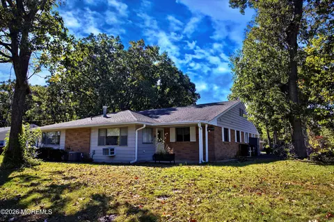 2 A Cardinal St, Manchester, NJ 08759